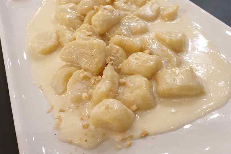 Gnocchi pecorino e nocciola